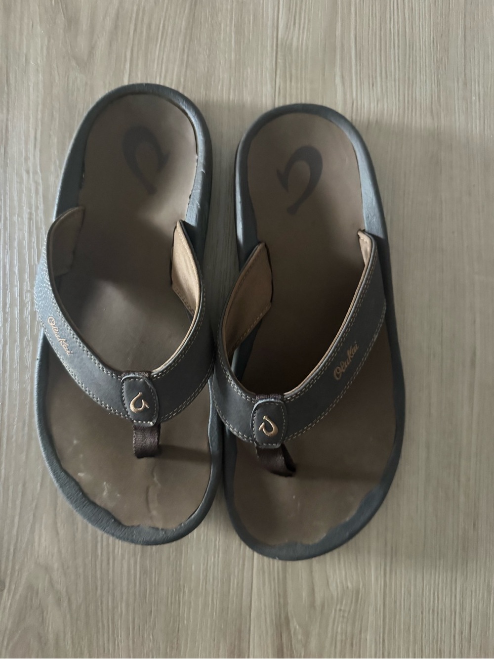 OluKai Men's Dark Brown Leather Flip Flops